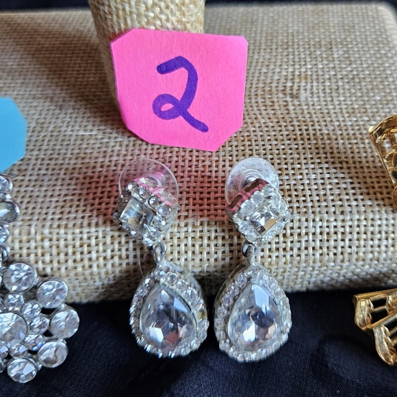 Gorgeous earrings - Picture 2 of 4